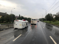 В Волгограде столкнулись маршрутка из Элисты и автобус №55