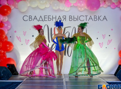 Волгоградский фотограф показал яркие наряды красавиц на свадебном фестивале «Люблю не могу»