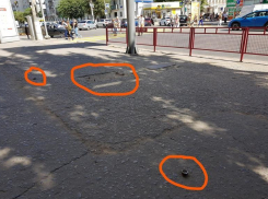 Волгоградцы призывают избавиться от опасных штырей на месте старой остановки 