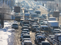 ДТП парализовали движение в трех районах Волгограда 