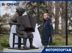 Девочка с аккордеоном поселилась в новом сквере в Волгограде