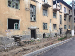 В Волгограде сносят многоквартирный жилой дом