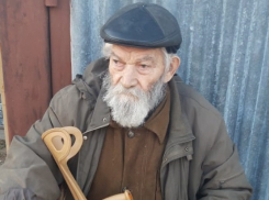 «Не мылся лет пять»: в Волгограде 86-летний пенсионер с 17 внуками мечтает попасть в дом престарелых