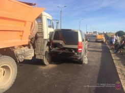 Land Rover устроил массовое ДТП с КамАзом, автобусом и «Жигули» на севере Волгограда