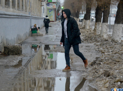 Очередное испытание: сегодня волгоградцы «плывут» по лужам, завтра уже ожидается гололед