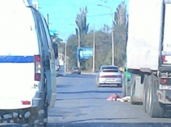 В Волгограде фура переехала пешехода