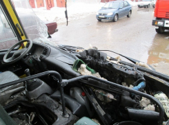 В Волгограде на Шурухина неизвестные подожгли пассажирский автобус