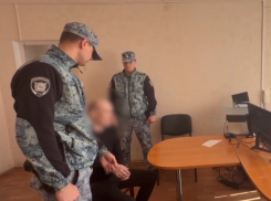 Появилось видео с задержанием подозреваемого в убийстве многодетного отца в магазине на юге Волгограда