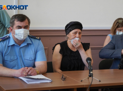  «Я падала к сыну в могилу»: репортаж из зала суда по делу об убийстве 17-летнего студента в Волгограде