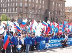 120 тысяч жителей Волгоградской области вышли на первомайские демонстрации