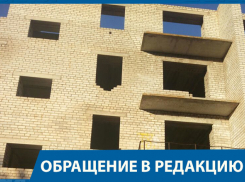 20 лет жители Волгоградской области рискуют жизнью из-за недостроя рядом с детским садом