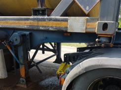 Следователи проверят, почему произошел разрыв цистерны и разлилась соляная кислота под Волгоградом