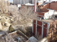 Руины ликеро-водочного завода показал на видео с высоты волгоградский общественник