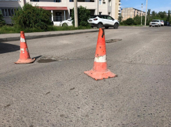 Водитель «четырнадцатой» сбил перебегающего дорогу пешехода на трассе под Волгоградом: мужчина умер в больнице