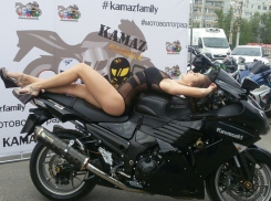 Сексуальные красотки впечатлили зрителей дрифта в Волгограде