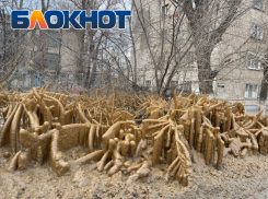 Пугающие коричневые ледяные скульптуры появились в Волгограде