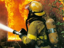 В Волжском по вине курильщика едва не сгорело здание