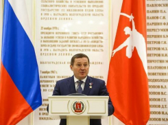 Волгоградский губернатор отправил депутатов в лагеря