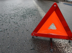 Под Волгоградом водитель HYUNDAI на скорости протаранил КамАЗ