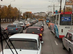 Репетиция парада Победы парализовала движение в центре Волгограда