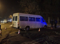 Водитель маршрутки насмерть сбил пешехода на юге Волгограда 