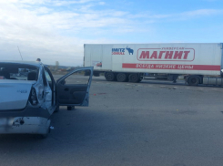 Фура «Магнита» попала в ДТП под Волгоградом, человек ранен