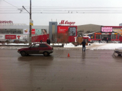 На севере Волгограда пенсионер на «Таврии» сбил 22-летнюю девушку