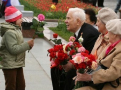 В Волгограде ветеранам Сталинградской битвы выплятят аж по 1 тысяче рублей