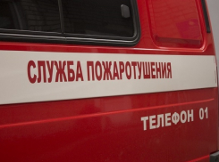 Mazda 6 сгорела дотла в гараже на западе Волгограда
