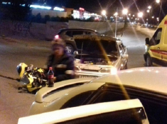 Волгоградец сломал ногу мотоциклисту