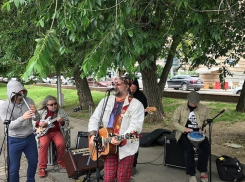 Борис Гребенщиков спел на набережной Волгограда