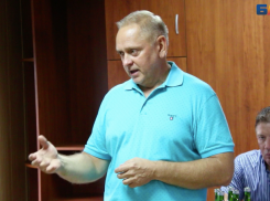 Мэр Волжского решил откровенно поговорить с таксистами