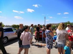 В Волгограде автовладельцы жилого комплекса внезапно лишились парковок