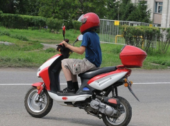 Девятилетний скутерист сбил ребенка под Волгоградом