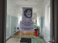 Волгоградцы назвали неоправданным запечатывание окон в коронавирусном госпитале после серии гибели пациентов