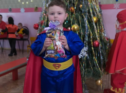 Карен Шахназарян в костюме супер героя в конкурсе «Лучший детский новогодний костюм-2020»