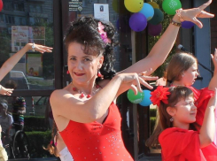 В Волгограде простились с преподавателем ДЮЦ, которую отказывался хоронить родной сын