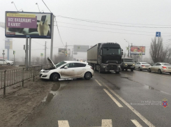 Два человека пострадали в аварии на западе Волгограда с участием водителя из Воронежа