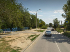 Байкер снес 8-летнюю девочку перед школой в Волгограде