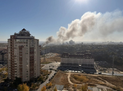 Пожар в частном доме заставил волгоградцев поволноваться о судьбе торгового центра