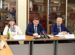 Губернатор смирился с требованием миллиона волгоградцев о переводе часов