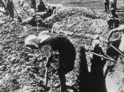 Календарь: 17 сентября 1942 год- Сталинградский комитет обороны приказал всему взрослому населению рыть окопы