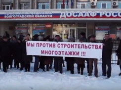 Жители Волгограда требуют остановить строительство многоэтажки на месте школы ДОСААФ 