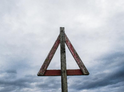 Оба водителя завершали маневр на желтый сигнал светофора и совершили ДТП в Волгоградской области