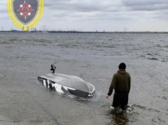 Лодка с мужчиной перевернулась на севере Волгограда 
