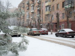 Известный волгоградский фотограф показал всю «прелесть» нерасчищенных дорог