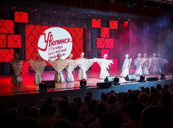 После красочного праздника Урюпинск лезет в долги