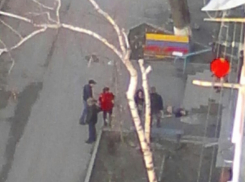 Мужчина пролетел 5 этажей и остался жив в Волгограде