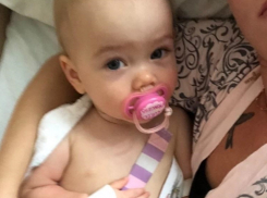 10-месячную девочку с COVID-19 и двусторонней пневмонией спасают в больнице Волгограда