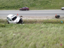 Женщина погибла в перевернувшемся Volkswagen Passat в Волгоградской области